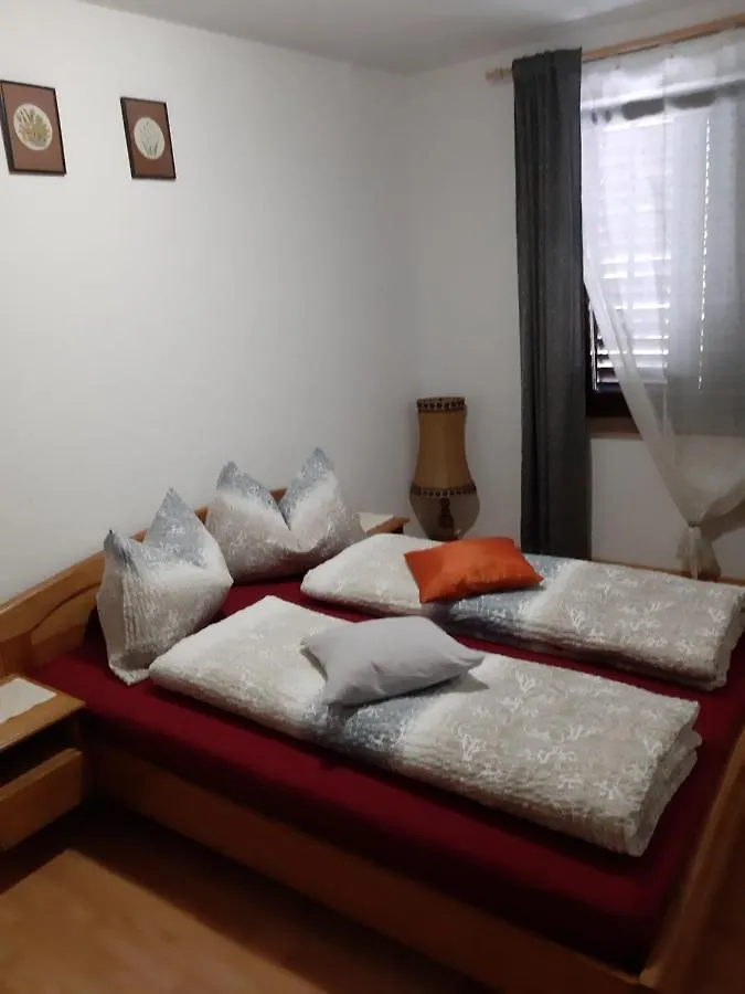 אומיסאליי Apartmani Jozefina דירה