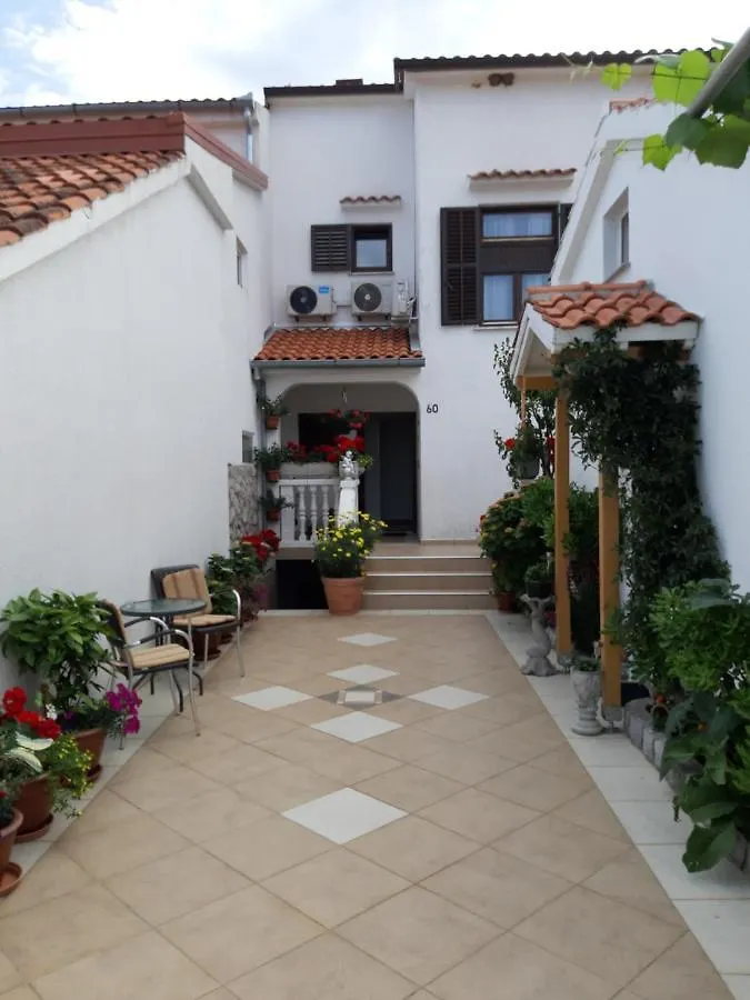 אומיסאליי Apartmani Jozefina